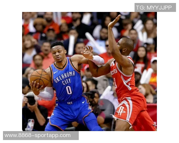 亚历山大叔叔与保罗共同见证CP4比赛的激动时刻